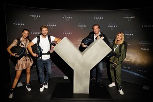 Hanna und Jörn Schlönvoigt wagten das VR-Abenteuer mit Tanja Szewczenko und Norman Jeschke - Foto 3