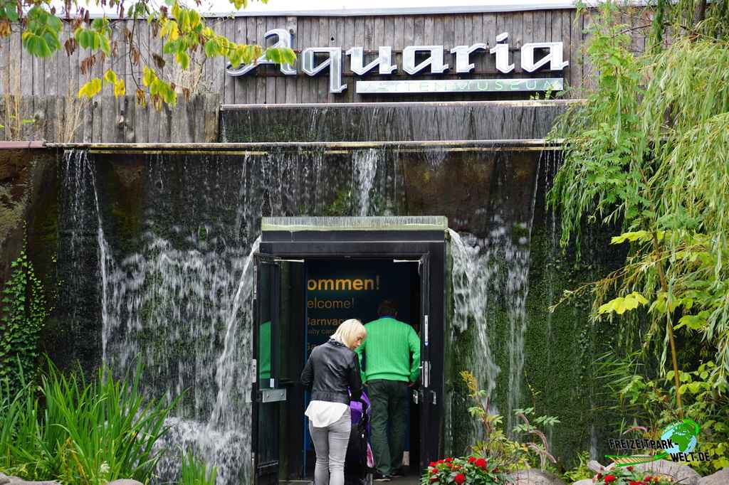 Aquaria - 2017: Direkt am Eingang unterquert man den Wasserfall der einen in die Unterwasserwelt führt