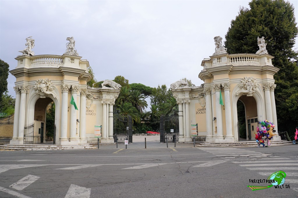 Bioparco di Roma - 2018: Ein durchaus pompöser Eingang begrüßt die Besucher des Bioparco di Roma