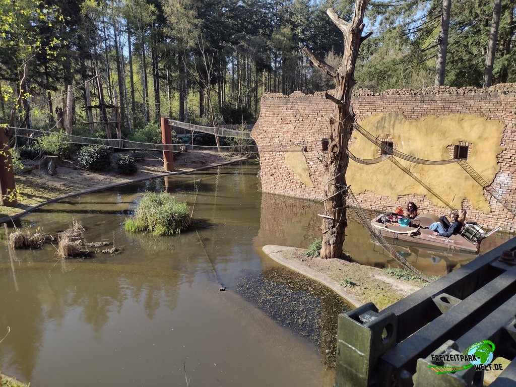 Expeditie-River im Dierenpark Amersfoort - 2022: Tretboot fahren um die Affeninsel
