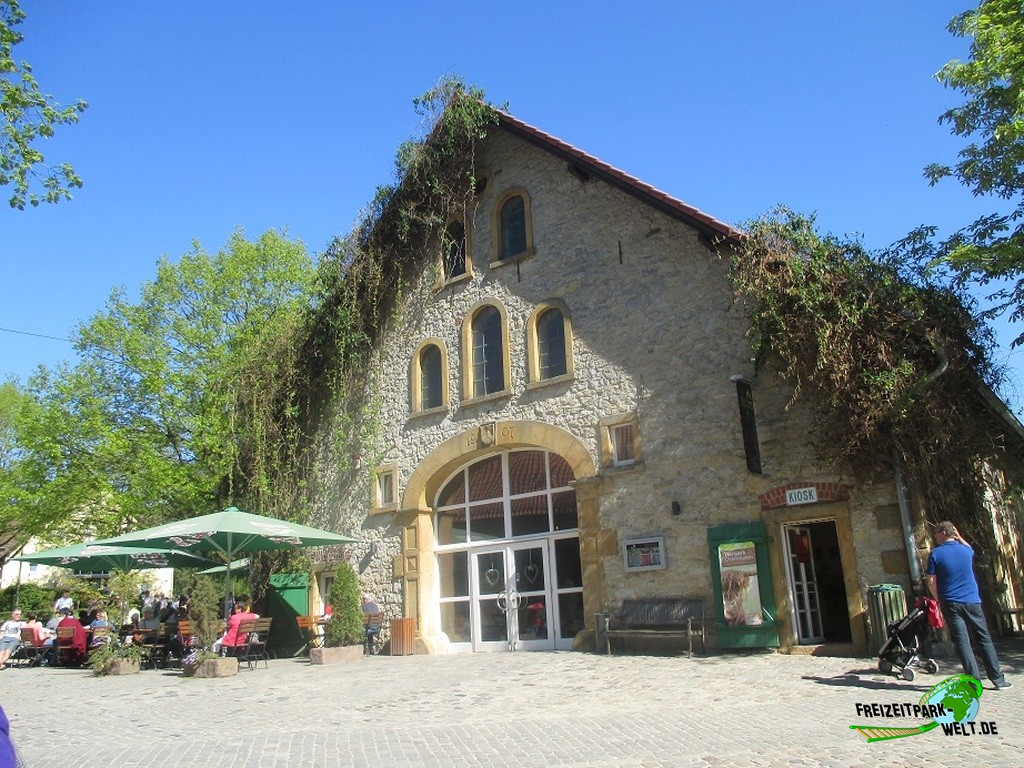 Heimat-Tierpark Olderdissen - 2016: Der Meierhof Olderdissen im Eingangsbereich des Tierparks