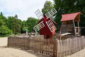 Viele Spielplätze bereichern die Parkanlage - Foto 3