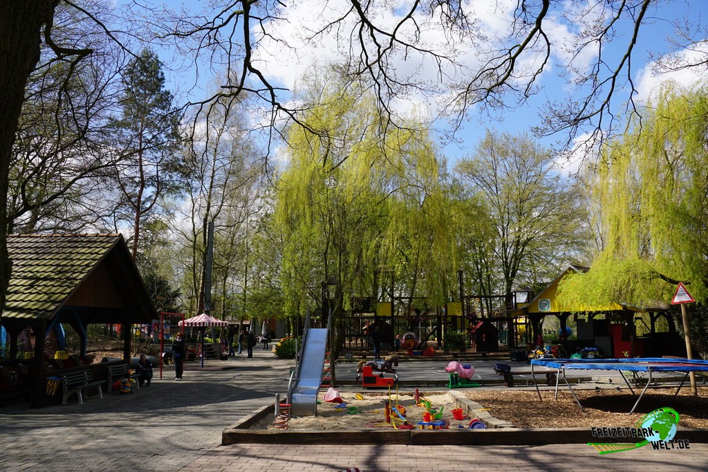 Tierpark Nadermann - 2015: Ideal für kleinere Kinder: Der großzügige Spielplatz