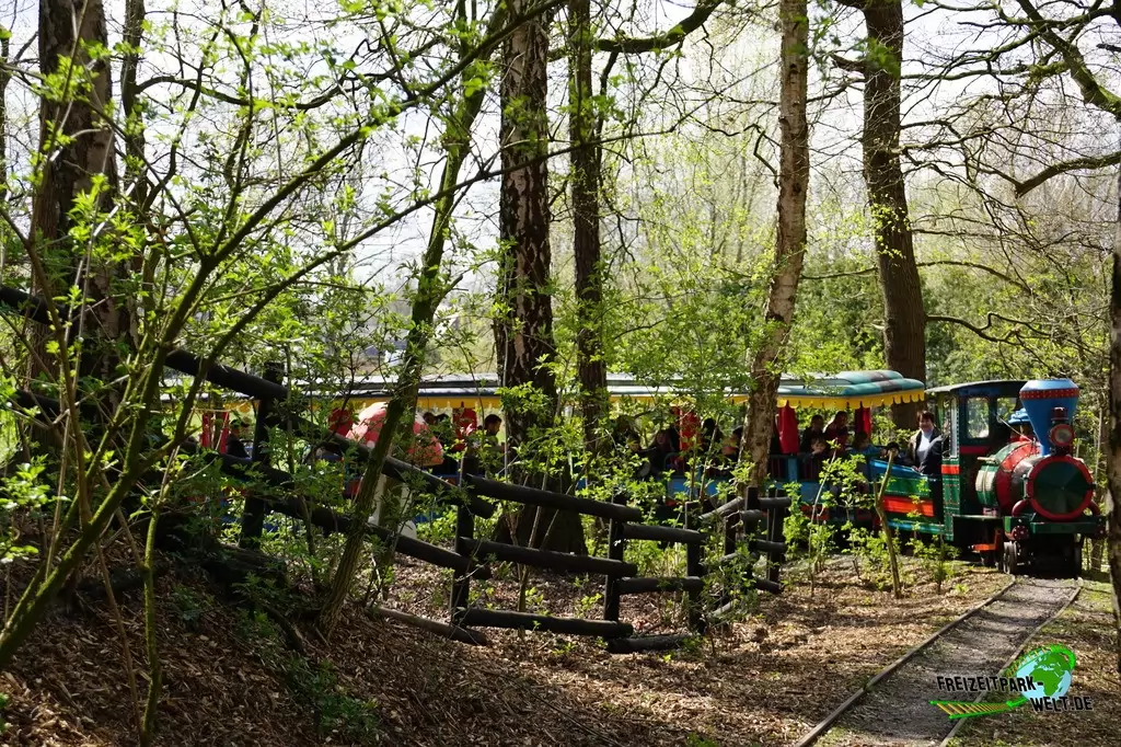 Eisenbahnrundfahrt im Tierpark Nadermann - 2015