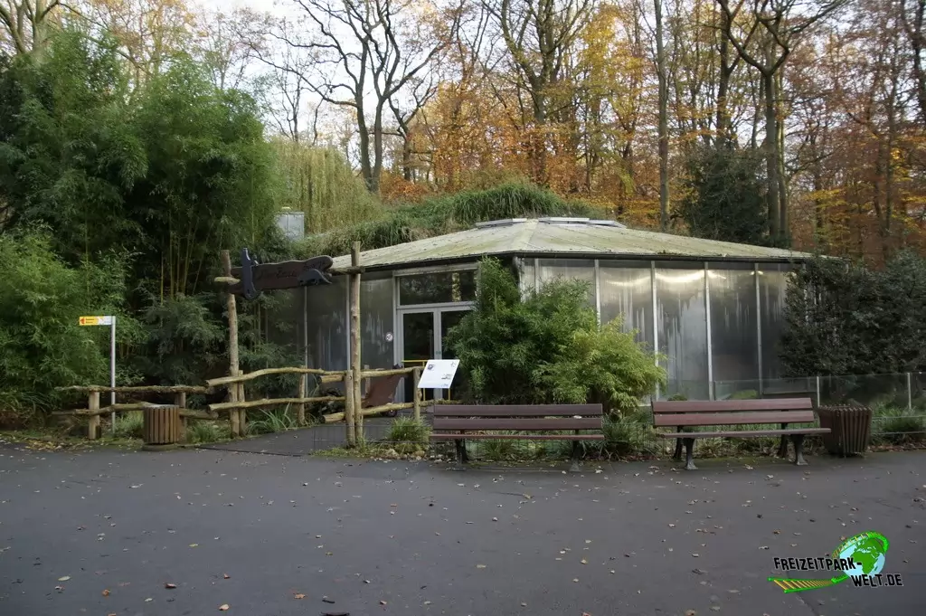 Riesenotter im Zoo Dortmund - 2014: Das Otternhaus in dem die Tiere beheimatet sind.